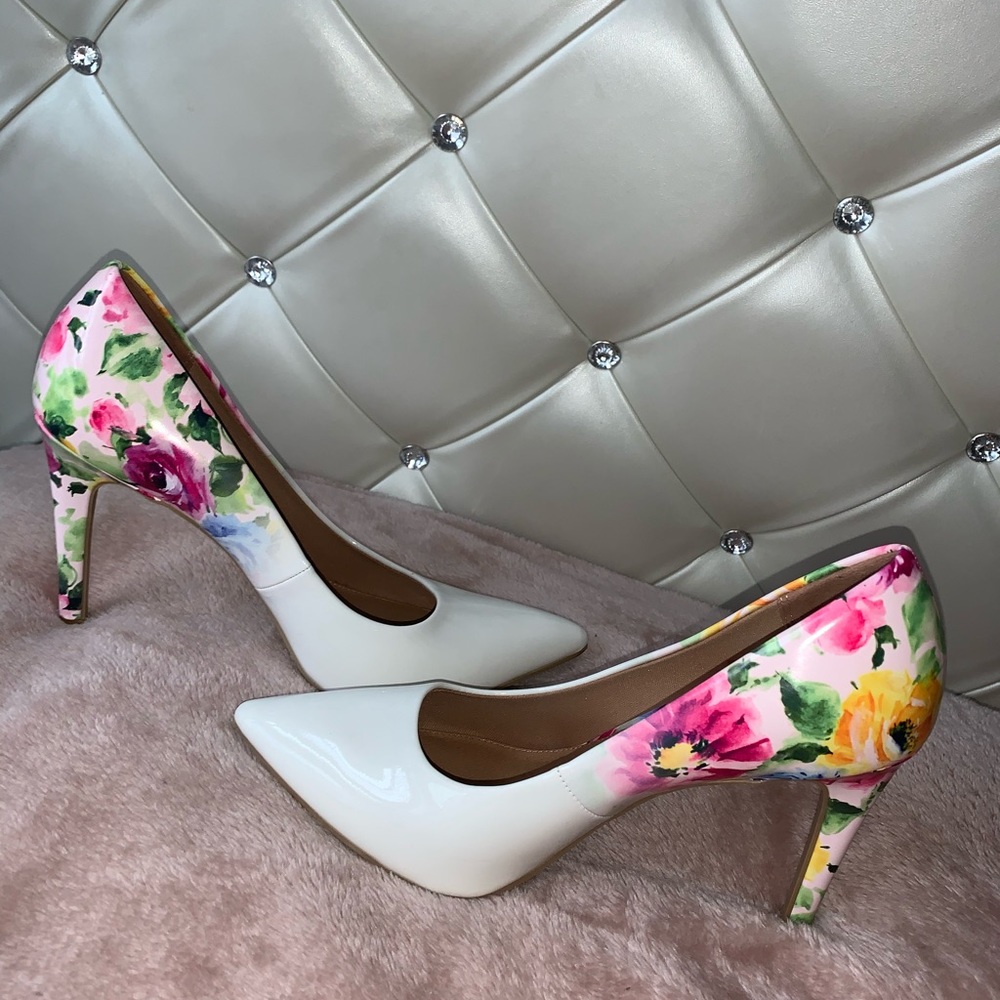 White Floral heels💕